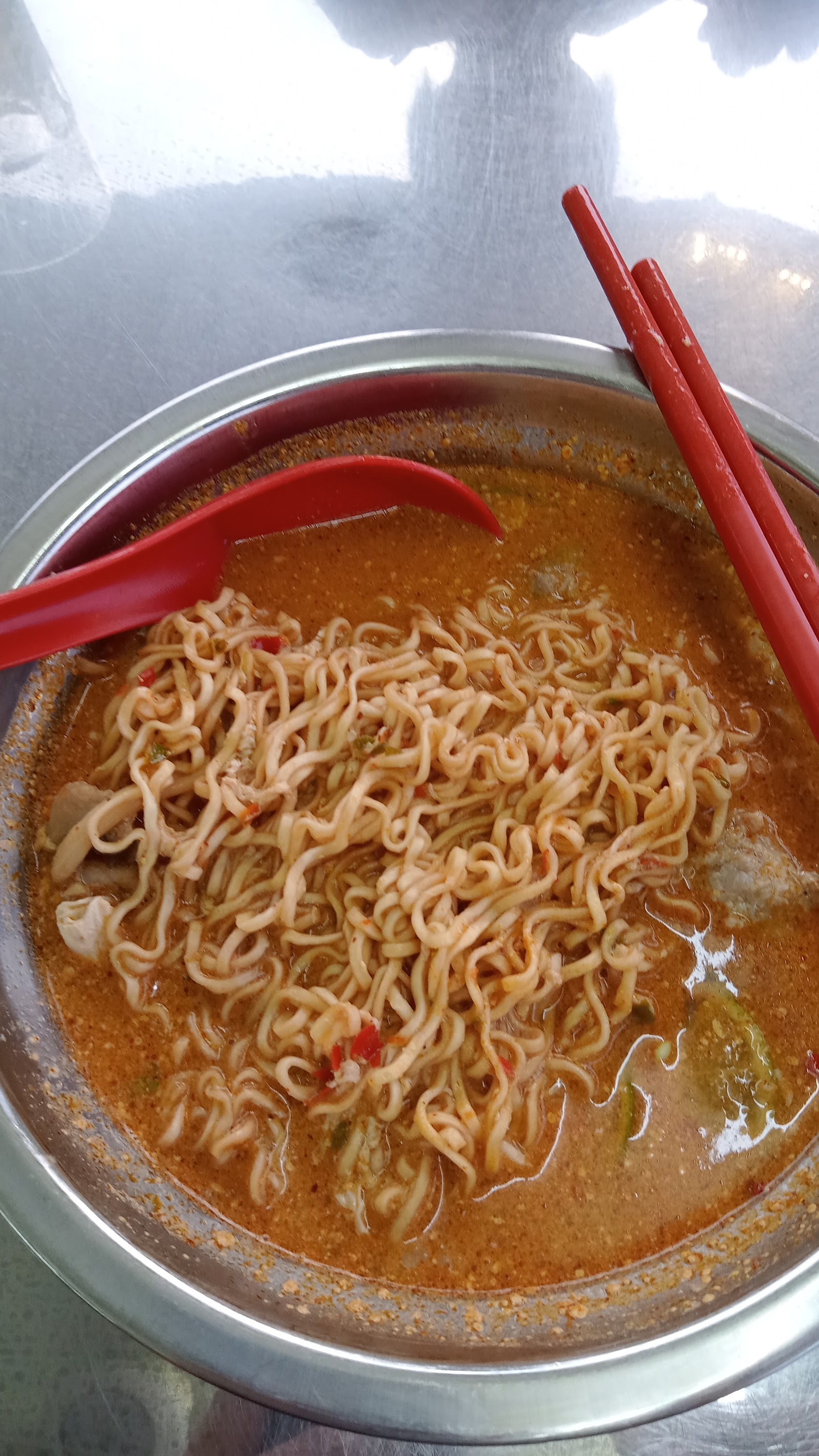 Mama Creamy Tomyam Deluxe 泰国妈妈杂锦面